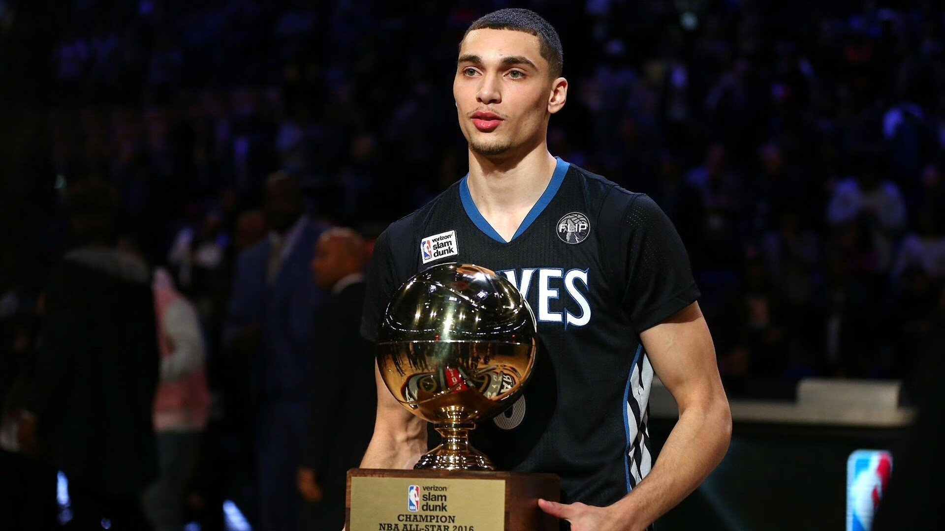 惊天逆转！莱万多夫斯基独造三球，澳大利亚2-1险胜斯洛伐克挺进16强